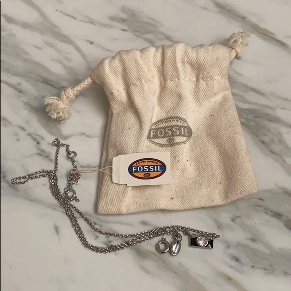 Fossil Small Camera Necklace New Never Worn - Picture 3 of 5